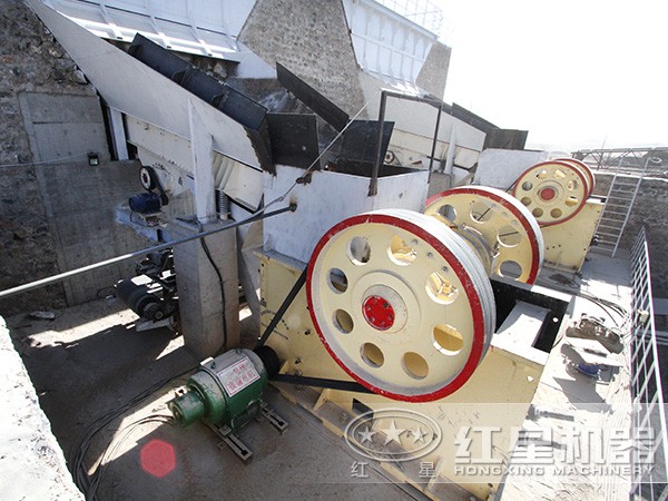 山東效能高節(jié)能顎式破碎機(jī)客戶現(xiàn)場 山東效能高節(jié)能顎式破碎機(jī)客戶現(xiàn)場