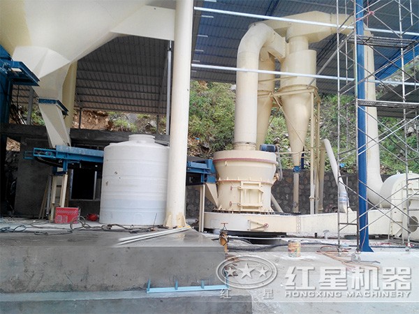 擺式磨粉機(jī)客戶現(xiàn)場 擺式磨粉機(jī)客戶現(xiàn)場