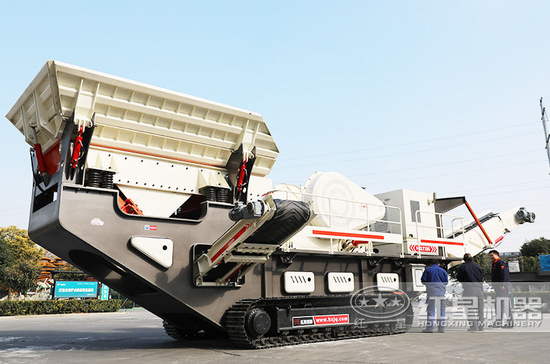 配顎破機(jī)的履帶車載一體機(jī) 配顎破機(jī)的履帶車載一體機(jī)