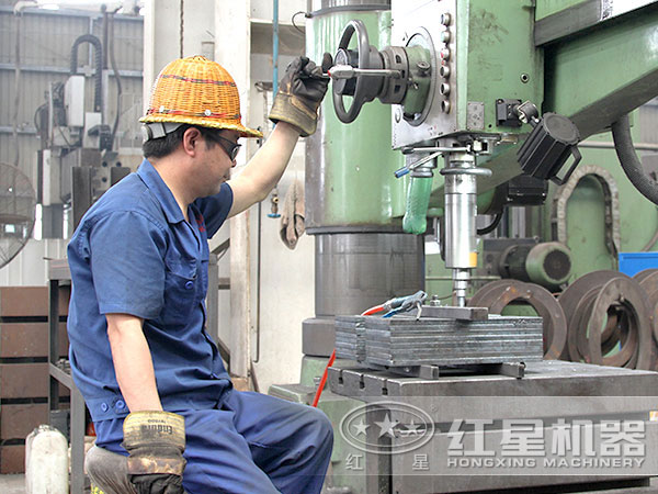 破碎機(jī)加工現(xiàn)場(chǎng) 破碎機(jī)加工現(xiàn)場(chǎng)