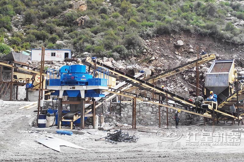 花崗巖邊角料破碎生產(chǎn)線現(xiàn)場 花崗巖邊角料破碎生產(chǎn)線現(xiàn)場