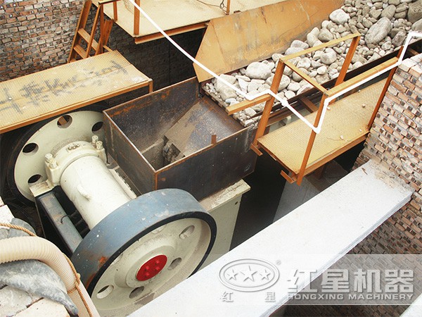 輝石破碎機工作現場 輝石破碎機工作現場