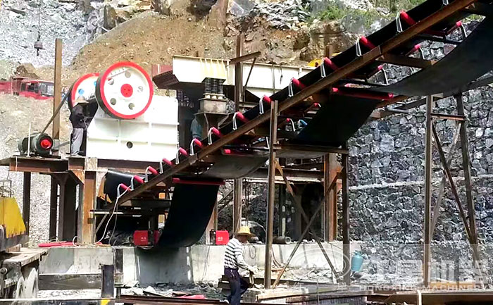 江西時產500噸石灰巖粗碎現場 江西時產500噸石灰巖粗碎現場