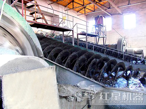 銀礦螺旋分級(jí)機(jī)作業(yè)現(xiàn)場(chǎng) 銀礦螺旋分級(jí)機(jī)作業(yè)現(xiàn)場(chǎng)