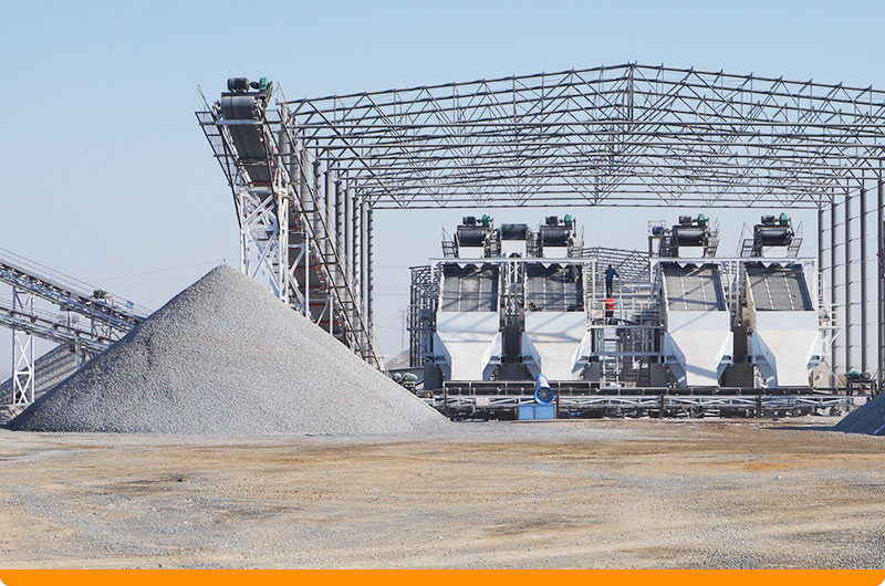 河北某石灰石破碎現(xiàn)場:成品砂 河北某石灰石破碎現(xiàn)場:成品砂