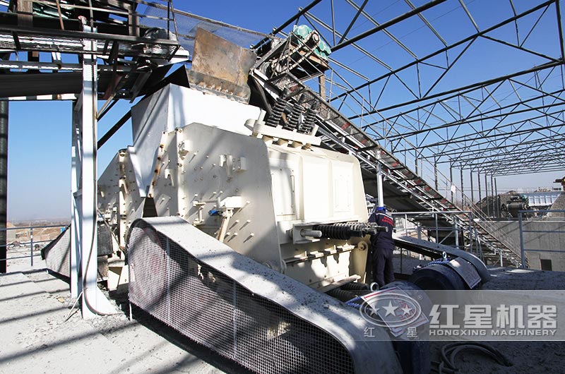 安徽時產(chǎn)500-600噸石灰?guī)r破碎生產(chǎn)線現(xiàn)場:反擊破 安徽時產(chǎn)500-600噸石灰?guī)r破碎生產(chǎn)線現(xiàn)場:反擊破