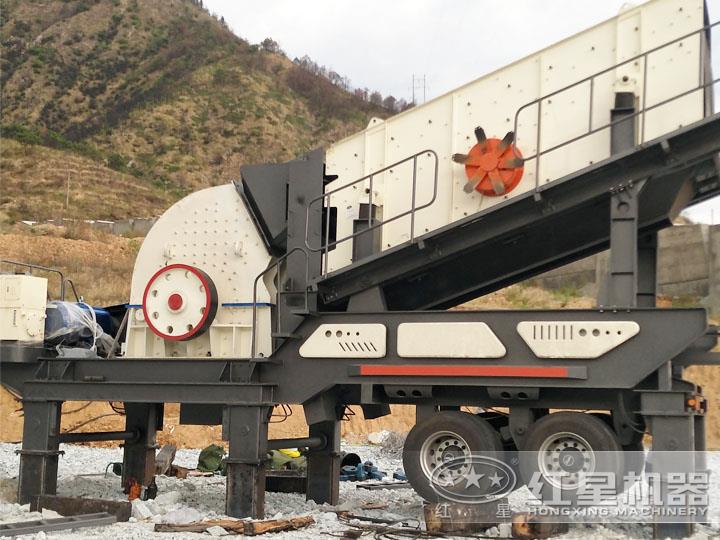 移動(dòng)錘式破碎機(jī)+振動(dòng)篩,一步到位進(jìn)料粒度大 移動(dòng)錘式破碎機(jī)+振動(dòng)篩,一步到位進(jìn)料粒度大