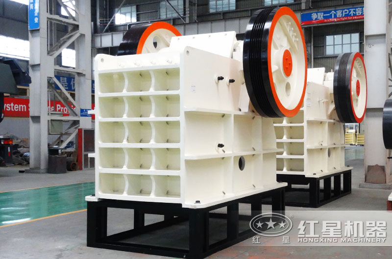 鄂式破碎機優(yōu)質(zhì)鋼板焊接機架,更加牢固可靠