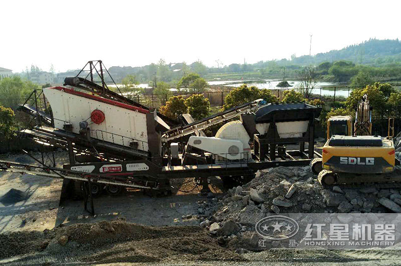 浙江移動重錘式破碎機生產(chǎn)現(xiàn)場 浙江移動重錘式破碎機生產(chǎn)現(xiàn)場