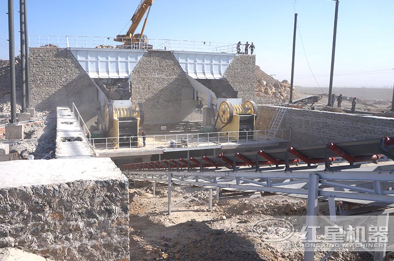 正在運(yùn)行的粉碎石子廠(chǎng) 正在運(yùn)行的粉碎石子廠(chǎng)