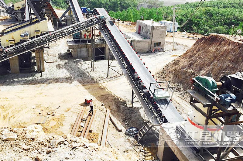 山東大型采石場圓錐破碎機生產現(xiàn)場 山東大型采石場圓錐破碎機生產現(xiàn)場