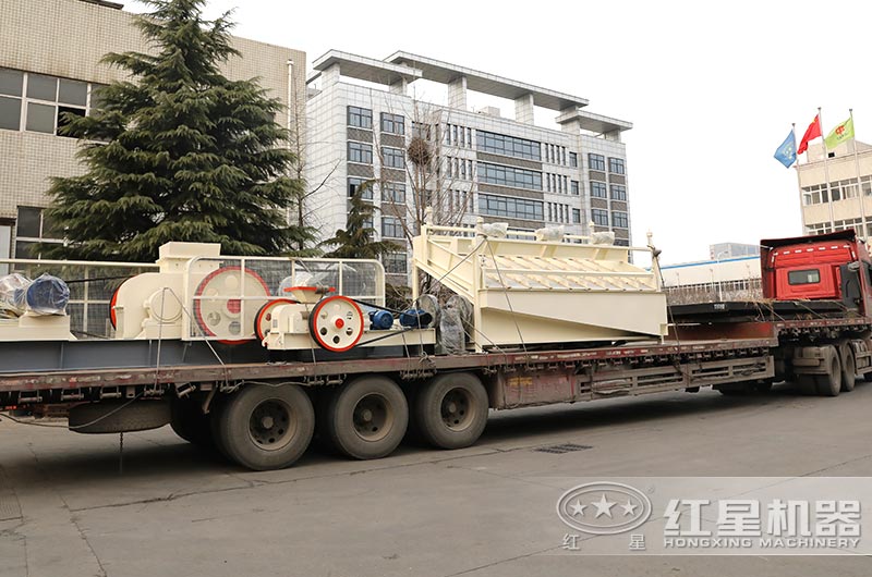 小型對輥制砂機發往陜西 小型對輥制砂機發往陜西