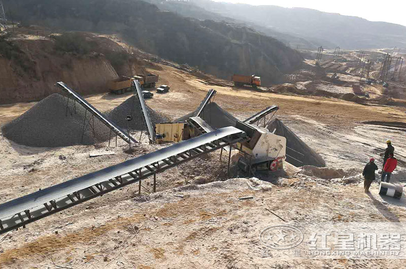 時產(chǎn)200噸反擊破碎機(jī)作業(yè)現(xiàn)場圖 時產(chǎn)200噸反擊破碎機(jī)作業(yè)現(xiàn)場圖