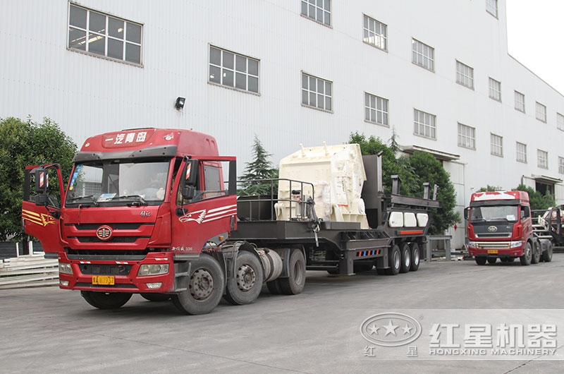 移動石子細碎機設備發(fā)貨中 移動石子細碎機設備發(fā)貨中