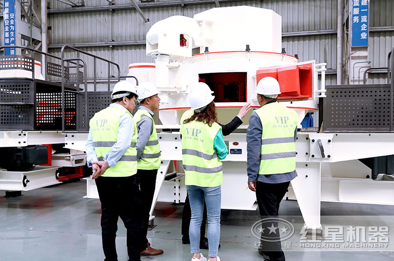 客戶來廠進行參觀、了解設備 客戶來廠進行參觀、了解設備