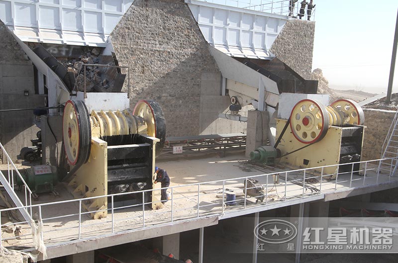 顎式破碎機工作現(xiàn)場圖片 顎式破碎機工作現(xiàn)場圖片