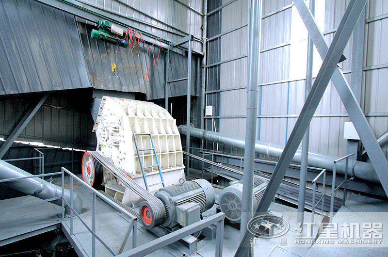 重錘式破碎機(jī)工作現(xiàn)場(chǎng)實(shí)拍圖 重錘式破碎機(jī)工作現(xiàn)場(chǎng)實(shí)拍圖