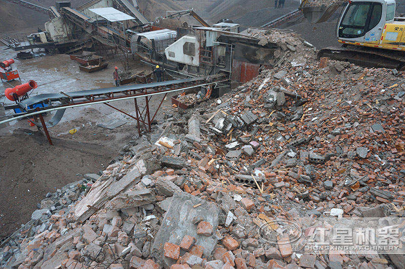 磚渣粉碎處理現(xiàn)場 磚渣粉碎處理現(xiàn)場