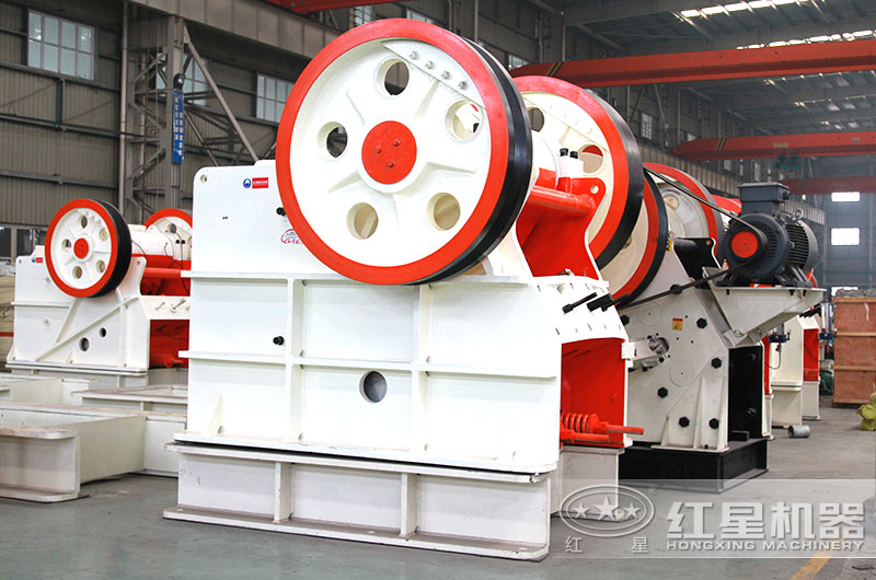 顎式液壓巖石破碎機(jī)圖片 顎式液壓巖石破碎機(jī)圖片