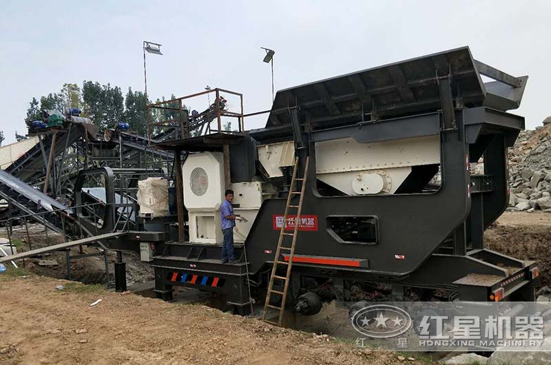 小型花崗巖移動(dòng)破碎生產(chǎn)線 小型花崗巖移動(dòng)破碎生產(chǎn)線