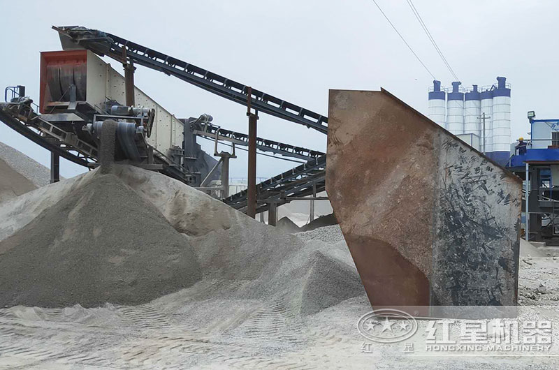 移動反擊式破碎機(jī)圖片 移動反擊式破碎機(jī)圖片