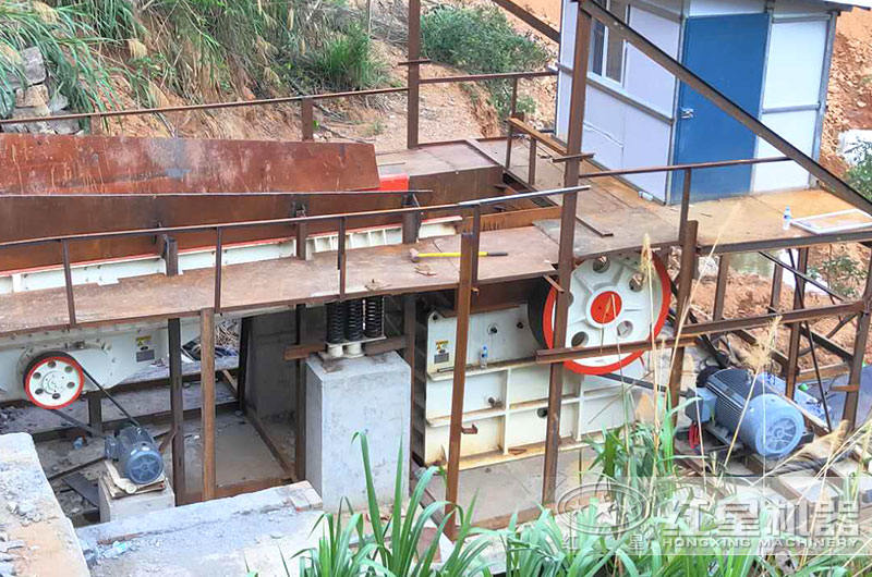 河南客戶小型鄂式破碎機生產現(xiàn)場 河南客戶小型鄂式破碎機生產現(xiàn)場