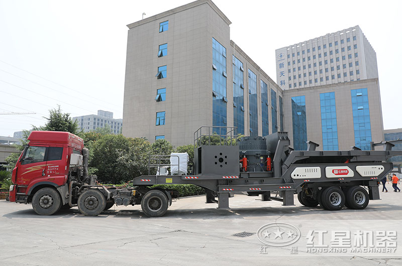 移動(dòng)破碎機(jī)設(shè)備發(fā)貨 移動(dòng)破碎機(jī)設(shè)備發(fā)貨