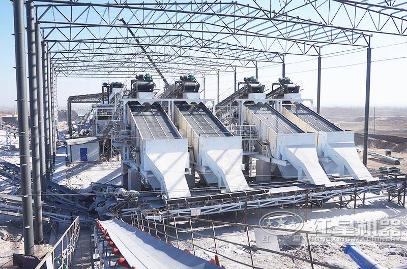 河北時(shí)產(chǎn)1000噸破碎生產(chǎn)線現(xiàn)場(chǎng)：圓振動(dòng)篩