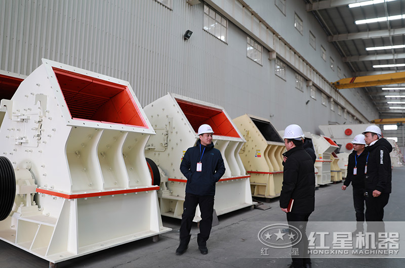 客戶來廠考察錘破機設(shè)備 客戶來廠考察錘破機設(shè)備