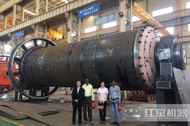 客戶參觀紅星球磨機生產車間 客戶參觀紅星球磨機生產車間