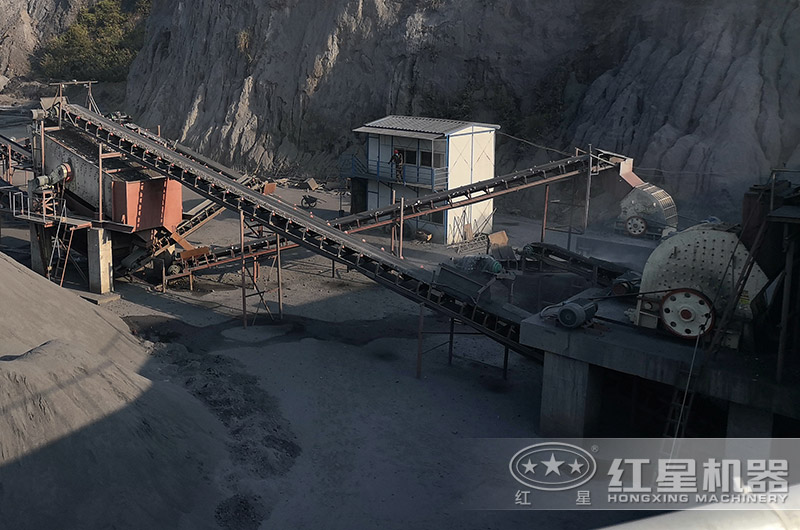 重錘式破碎機(jī)碎煤現(xiàn)場 重錘式破碎機(jī)碎煤現(xiàn)場