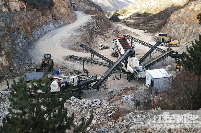 移動碎石機生產(chǎn)現(xiàn)場 移動碎石機生產(chǎn)現(xiàn)場