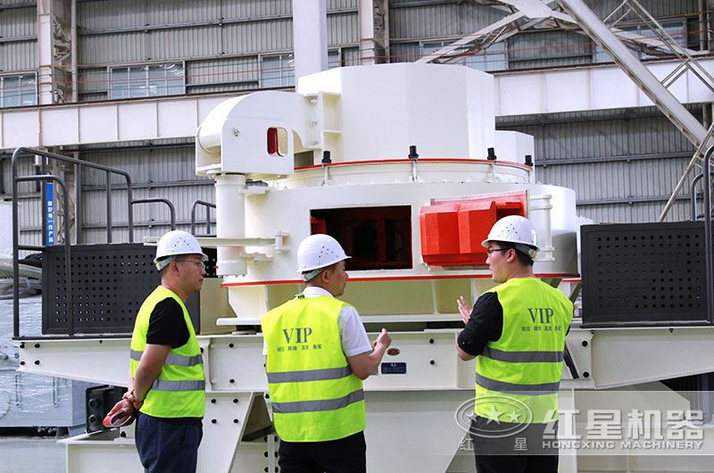 客戶來廠參觀石頭制砂機設備 客戶來廠參觀石頭制砂機設備