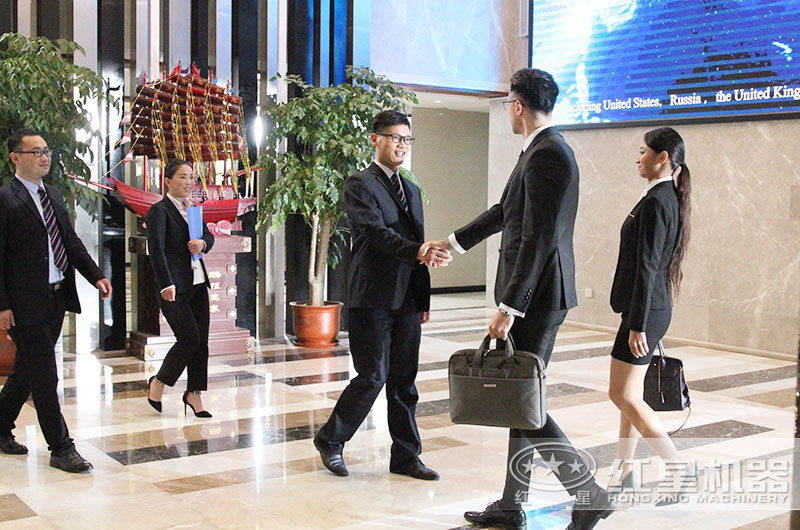 紅星產(chǎn)品經(jīng)理接待來廠考察客戶 紅星產(chǎn)品經(jīng)理接待來廠考察客戶